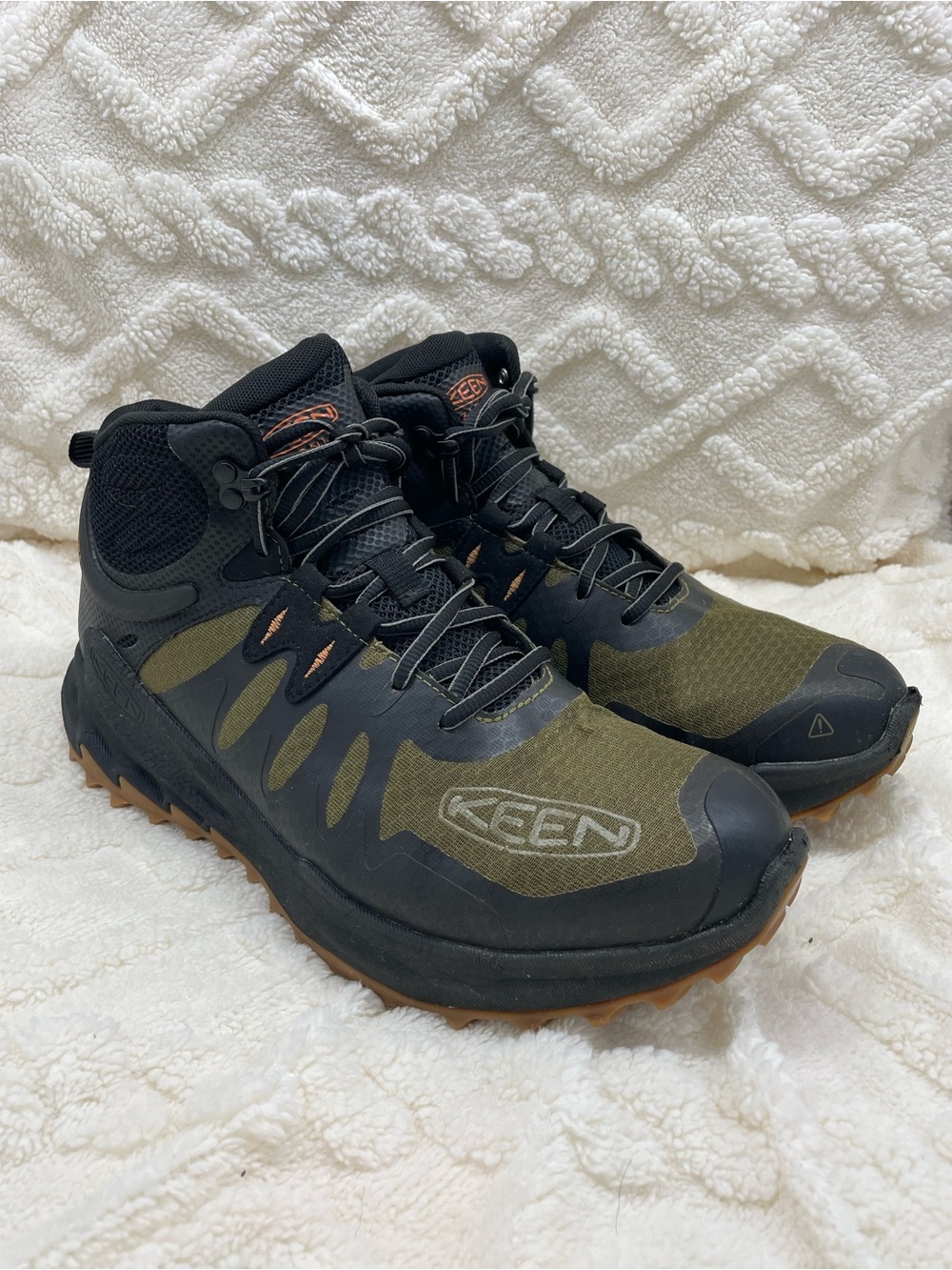 Keen Zionic Waterproof Men's Olive Green and Black Trail Mid Boots